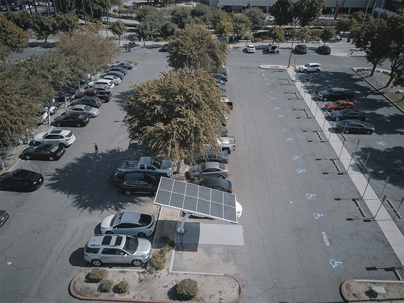 Sistema de energía solar fotovoltaica para estructura de montaje de cochera solar